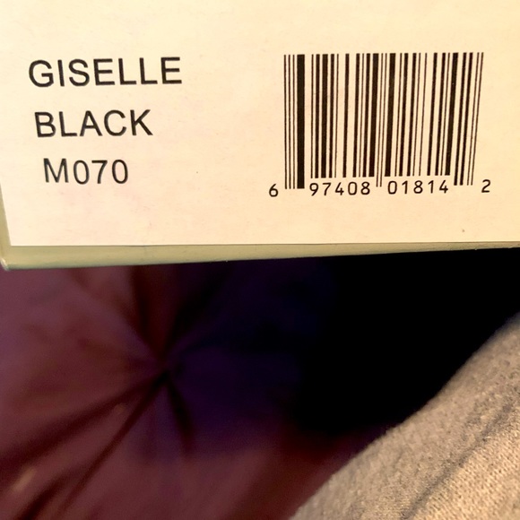 Guess Brand Sandals - Picture 4 of 5